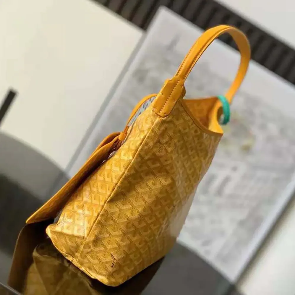 Goyard Bohème Hobo Bag for Unisex in Yellow Goyard Bohème Hobo Bag for Unisex in Yellow