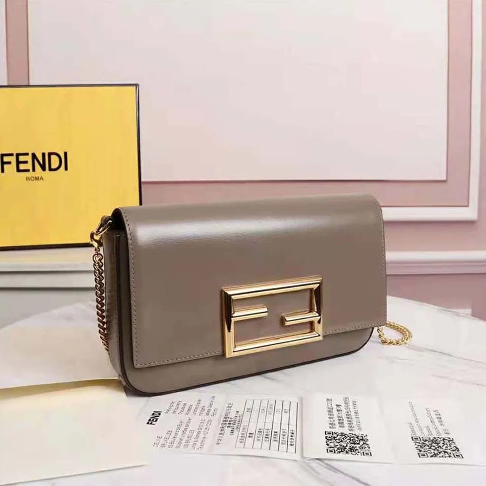 Fendi Wallet on Chain with Pouches Leather Mini-Bag for Women in Brown Fendi Wallet on Chain with Pouches Leather Mini-Bag for Women in Brown
