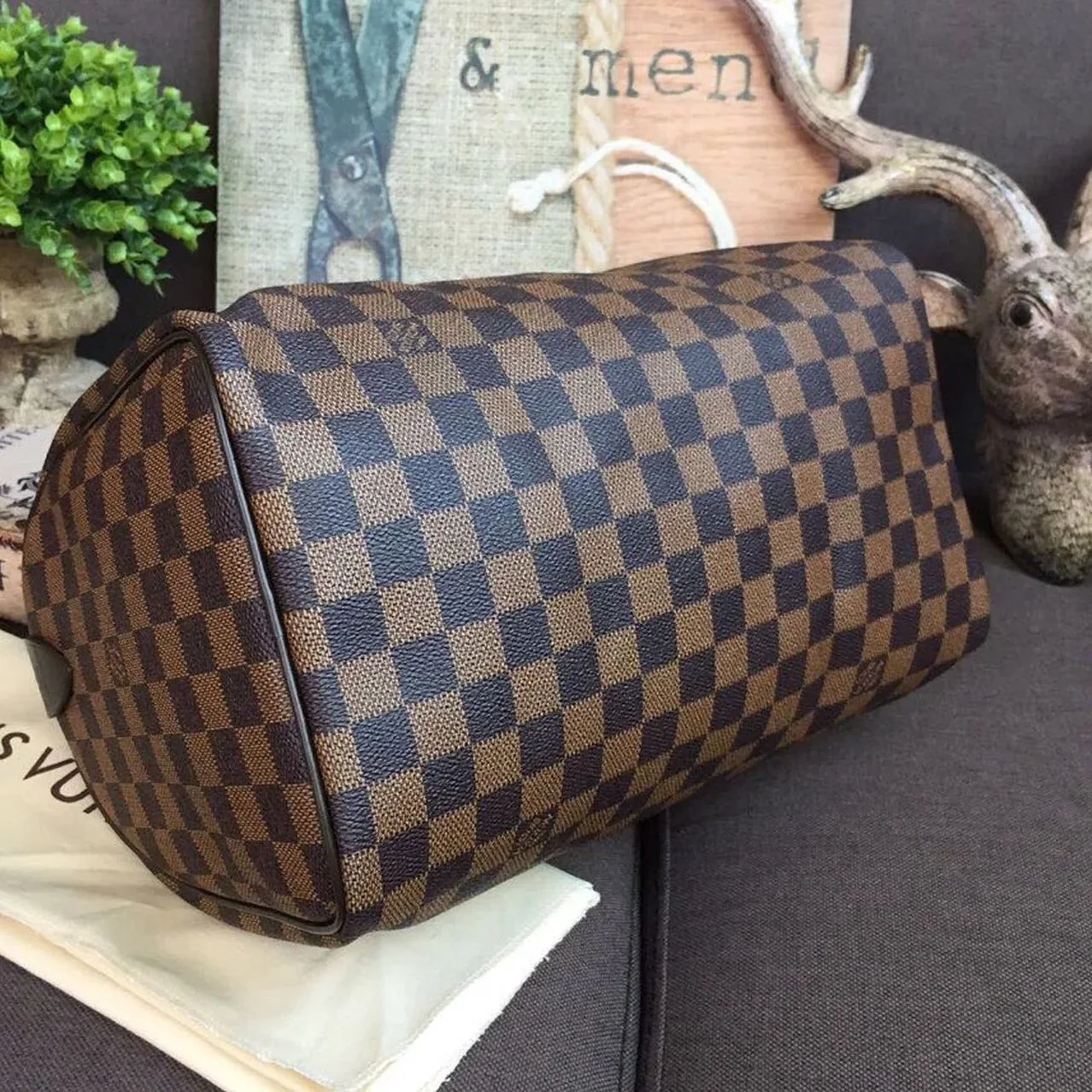 Louis Vuitton Speedy 30 Top Handle Bag / Brown Damier Ebene Canvas Gold Hardware