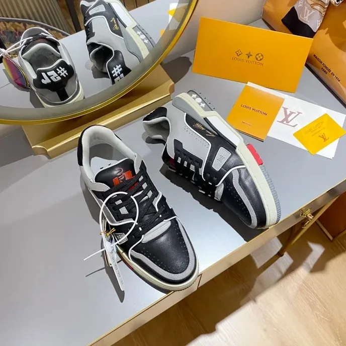 Louis Vuitton Trainer Sneaker Black in Grey Virgil Abloh Louis Vuitton Trainer Sneaker Black in Grey Virgil Abloh