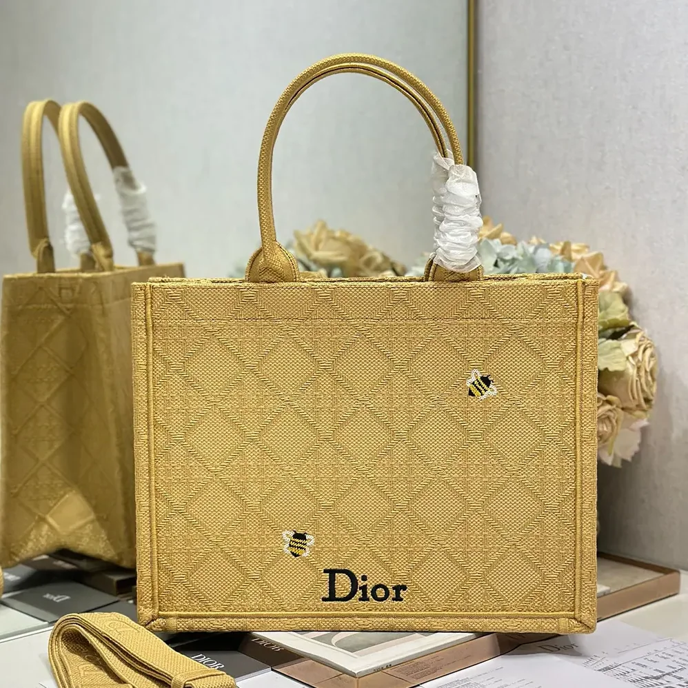 Dior Medium Dior Book Tote with Strap Natural Cannage Raffia for Women in Effect Embroidery Dior Medium Dior Book Tote with Strap Natural Cannage Raffia for Women in Effect Embroidery