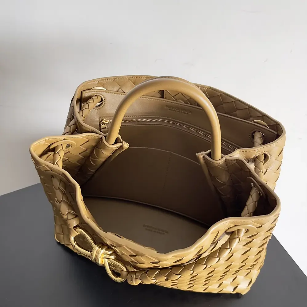 Bottega Veneta Medium Andiamo in Supple Intrecciato Leather for Women in Light Yellow Bottega Veneta Medium Andiamo in Supple Intrecciato Leather for Women in Light Yellow