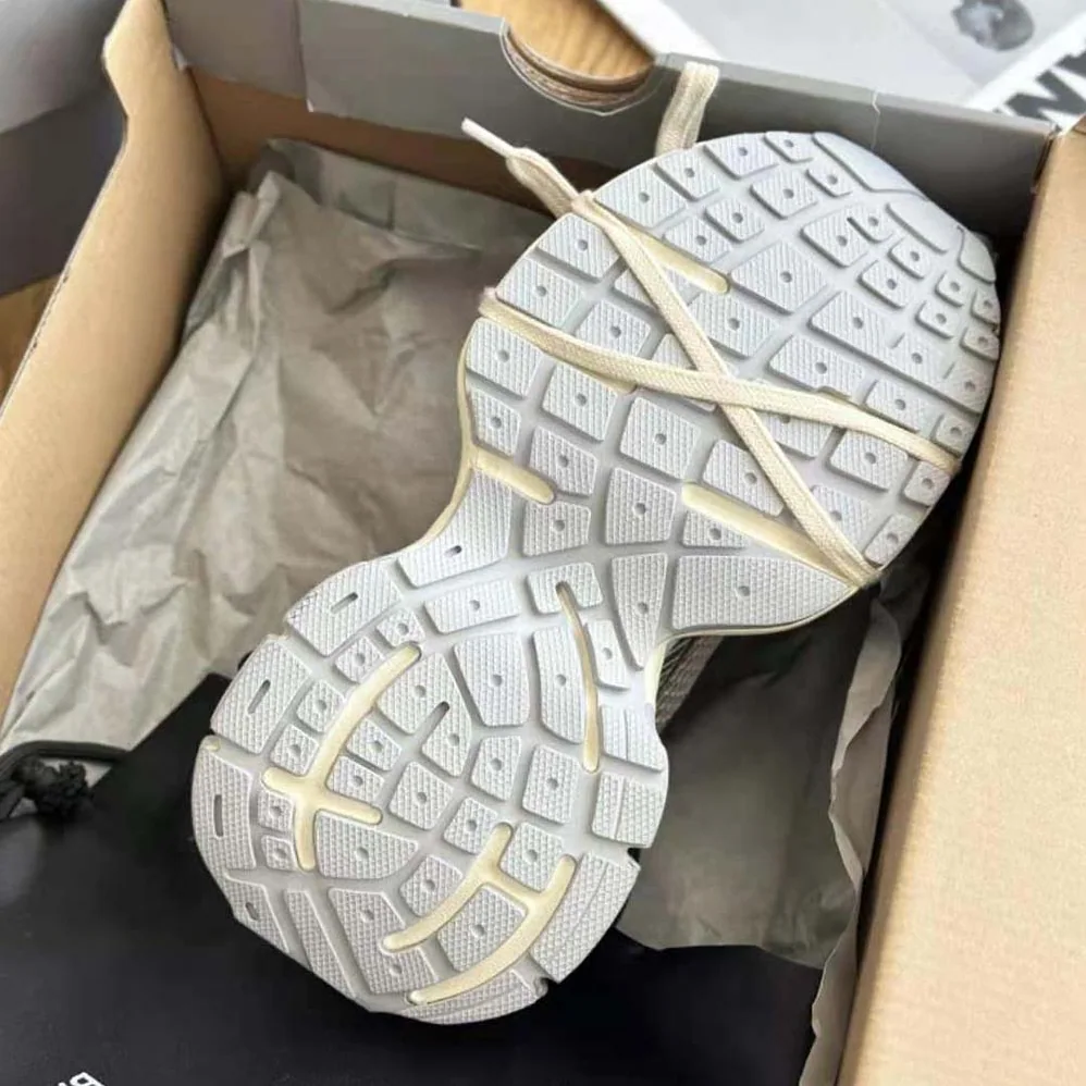 Balenciaga 3XL Sneaker in off White Mesh and Polyurethane for Unisex Balenciaga 3XL Sneaker in off White Mesh and Polyurethane for Unisex