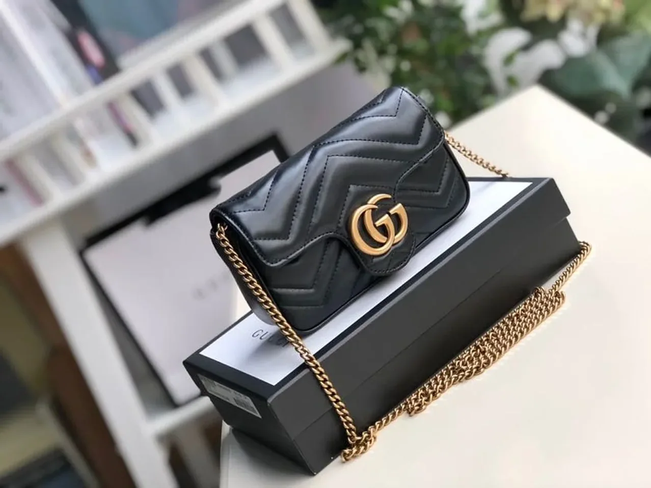 Gucci Marmont Matelassé Super Mini Bag Dusty Black Chevron / Gucci Marmont Matelassé Super Mini Bag Dusty Black Chevron /