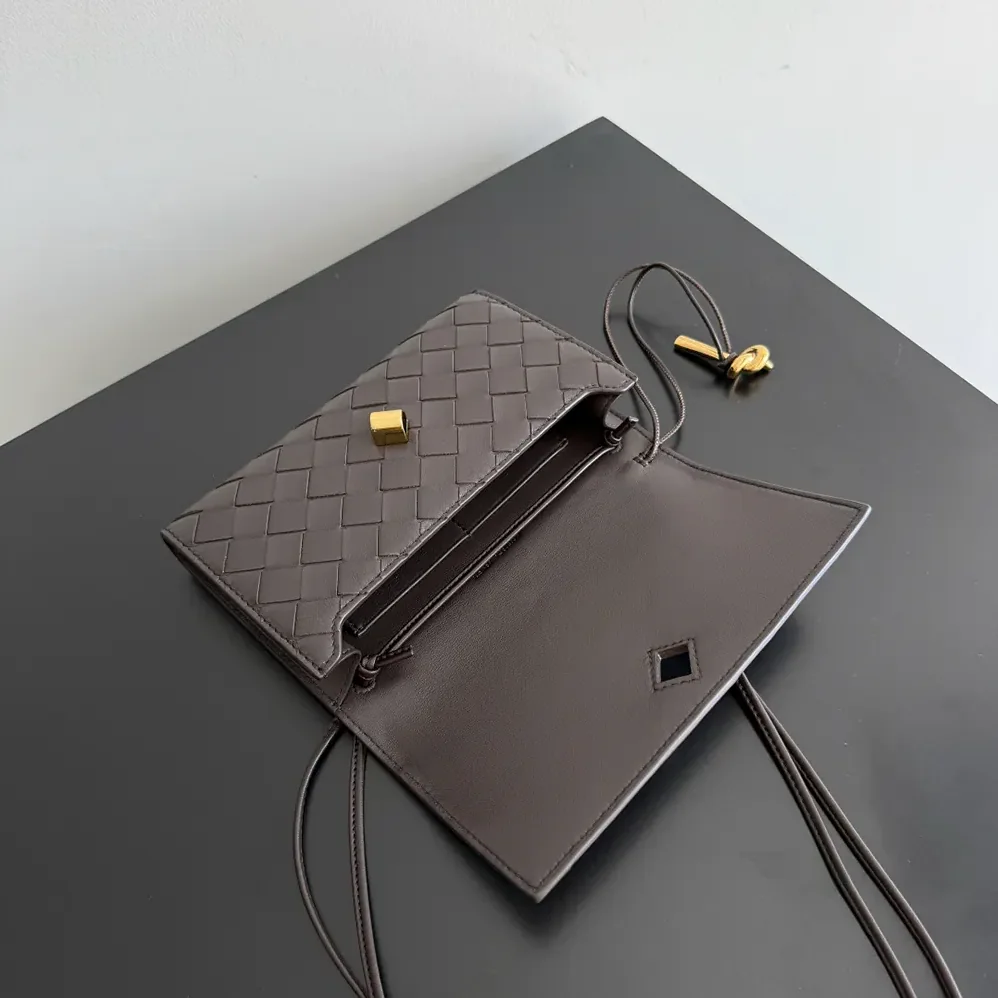 Bottega Veneta Andiamo Pouch for Women in Bordeaux Bottega Veneta Andiamo Pouch for Women in Bordeaux