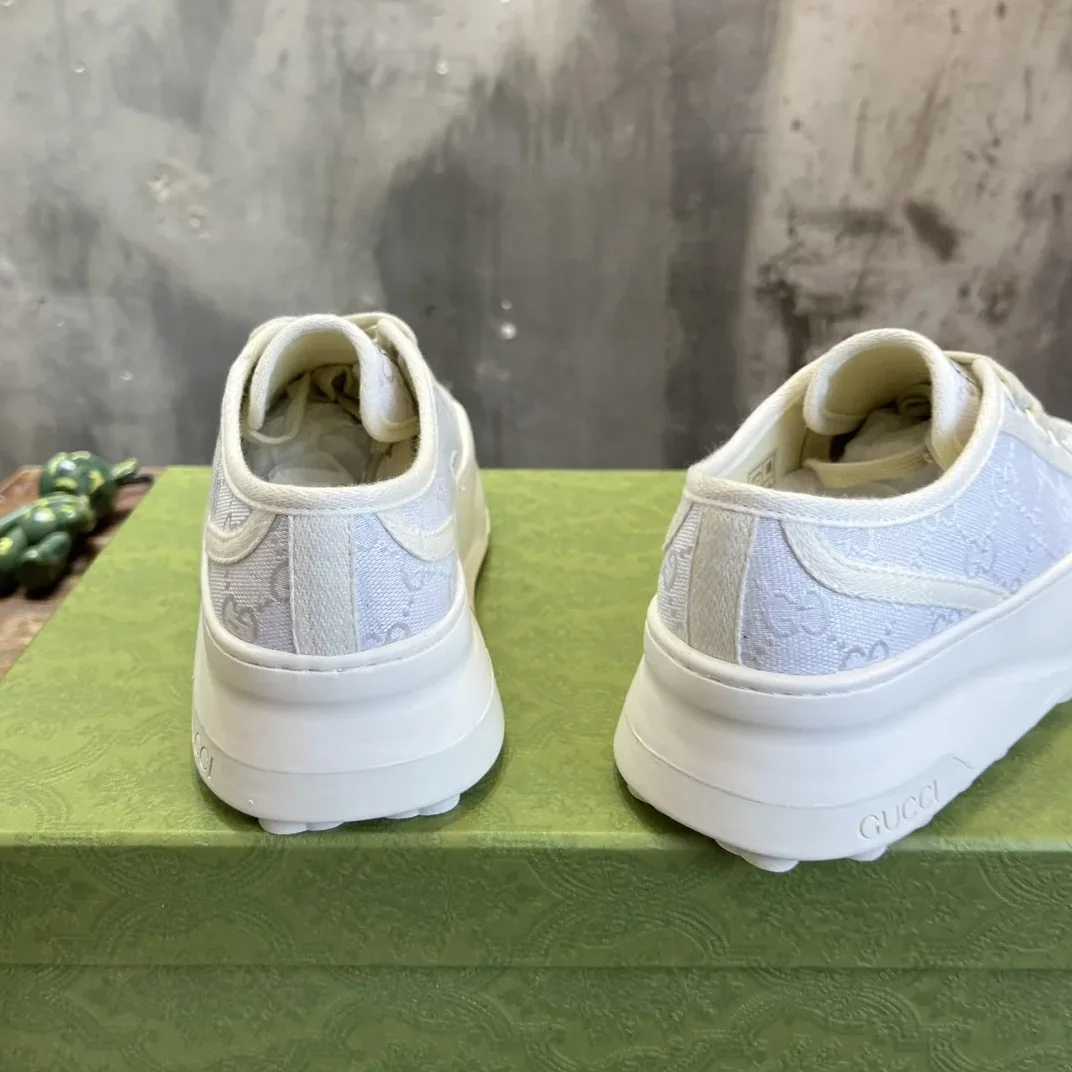 Gucci Low in Cut Sneaker Light Blue Gucci Low in Cut Sneaker Light Blue