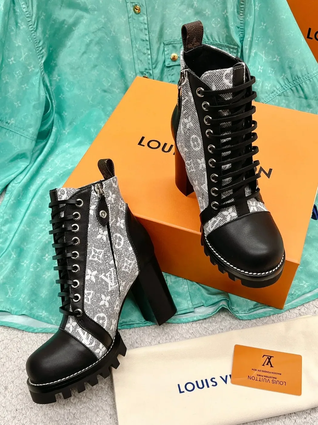 Louis Vuitton Star Trail Ankle Boots Grey 1AB2XH Louis Vuitton Star Trail Ankle Boots Grey 1AB2XH
