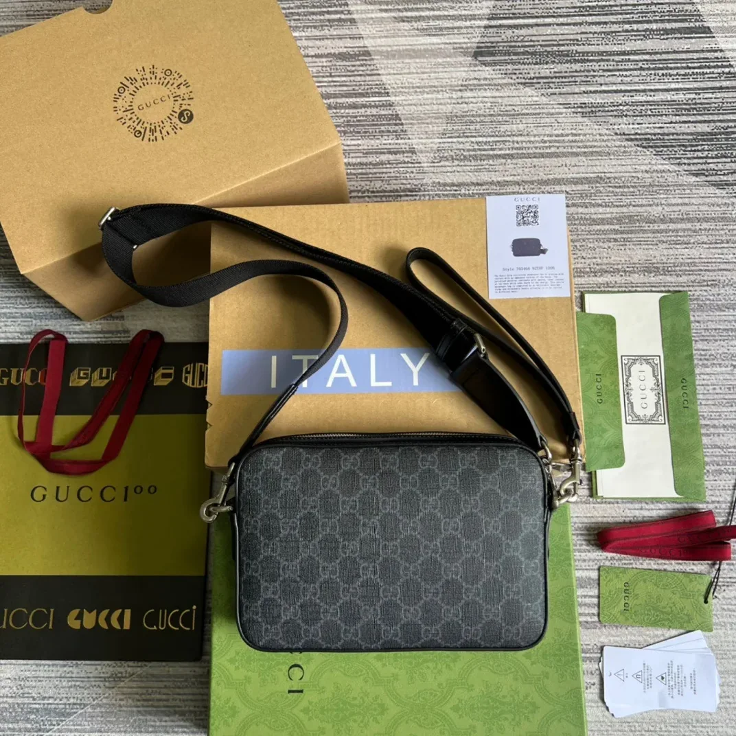 Gucci Shoulder Bag With Interlocking G Black GG Supreme Canvas / Gucci Shoulder Bag With Interlocking G Black GG Supreme Canvas /