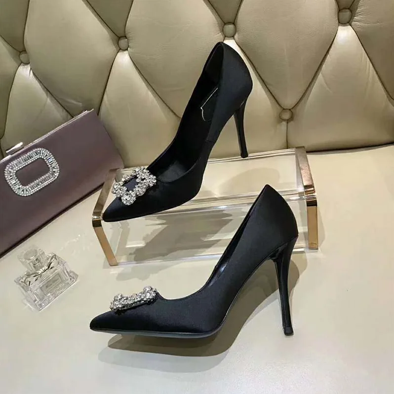 Roger Vivier Flower Strass Buckle Pumps 100mm Heel for Women in Black Roger Vivier Flower Strass Buckle Pumps 100mm Heel for Women in Black