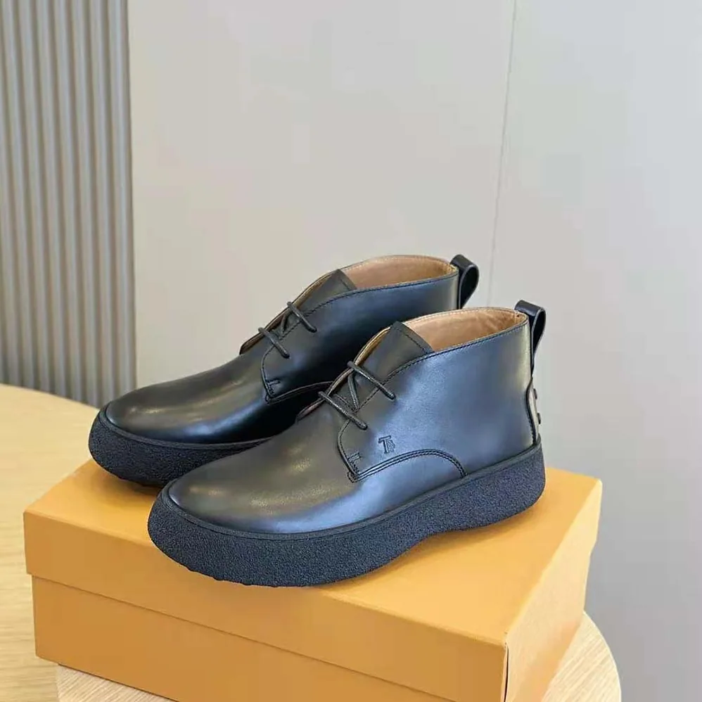Tod's W. G. Desert Boots in Leather for Men in Black Tod's W. G. Desert Boots in Leather for Men in Black