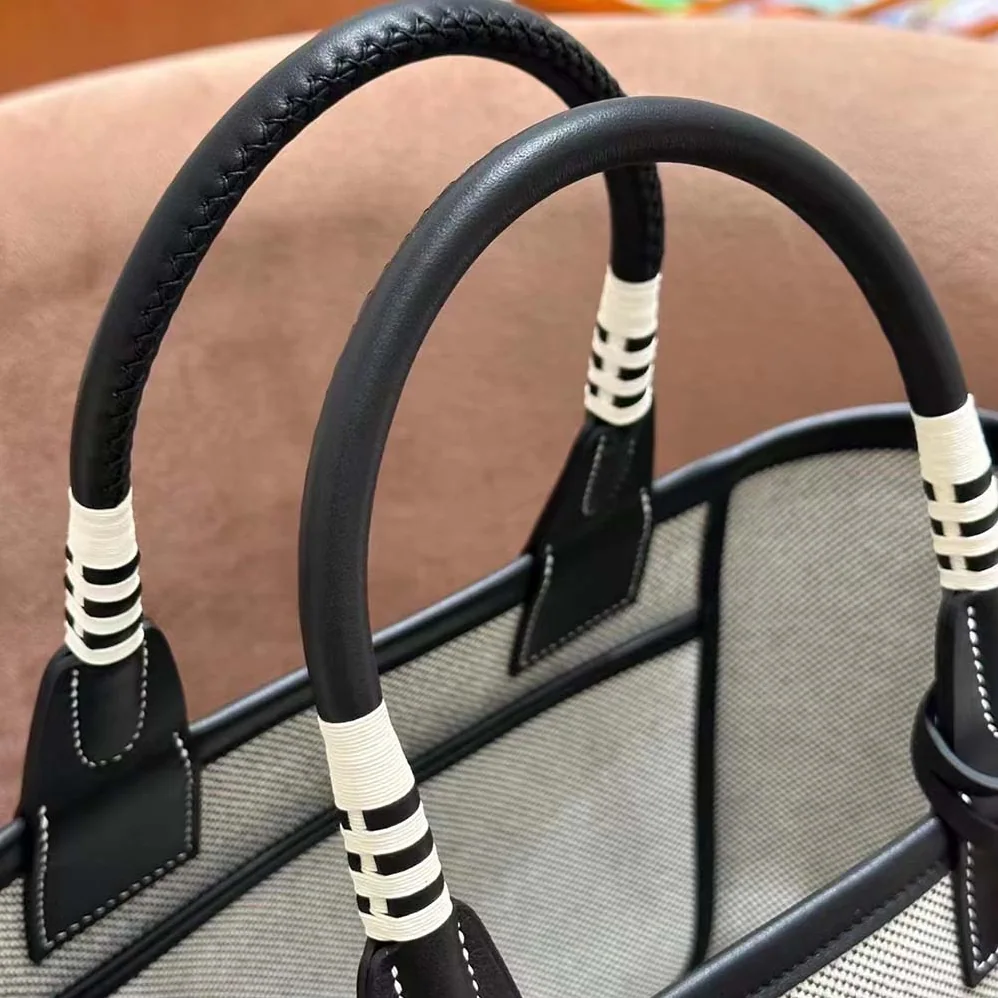 Hermes Steeple 25 Ecru Tote Bag for Unisex in Black Hermes Steeple 25 Ecru Tote Bag for Unisex in Black