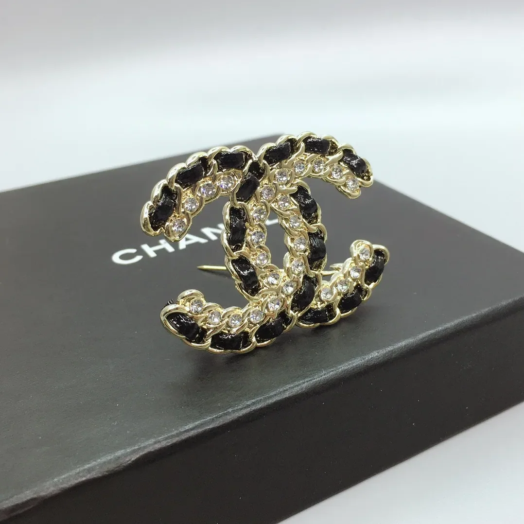 Chanel Brooch CC Logo Gold in toned