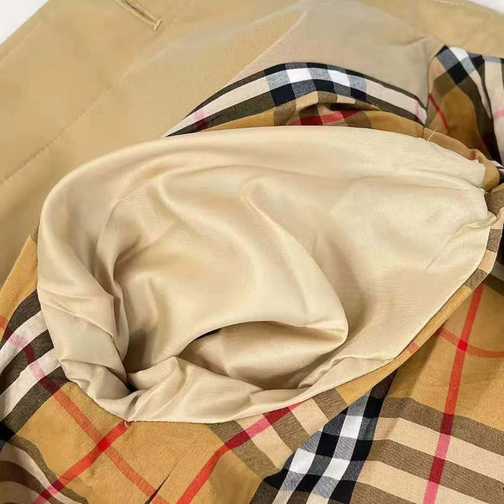 Burberry The Pimlico Heritage Car Coat for Women in Beige Burberry The Pimlico Heritage Car Coat for Women in Beige