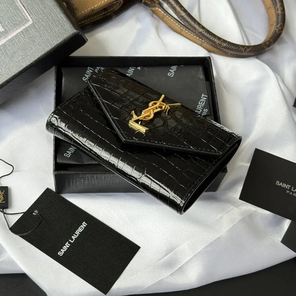 Saint Laurent YSL Uptown Flap Card Case in Crocodile for Women in Embossed Shiny Leather Saint Laurent YSL Uptown Flap Card Case in Crocodile for Women in Embossed Shiny Leather