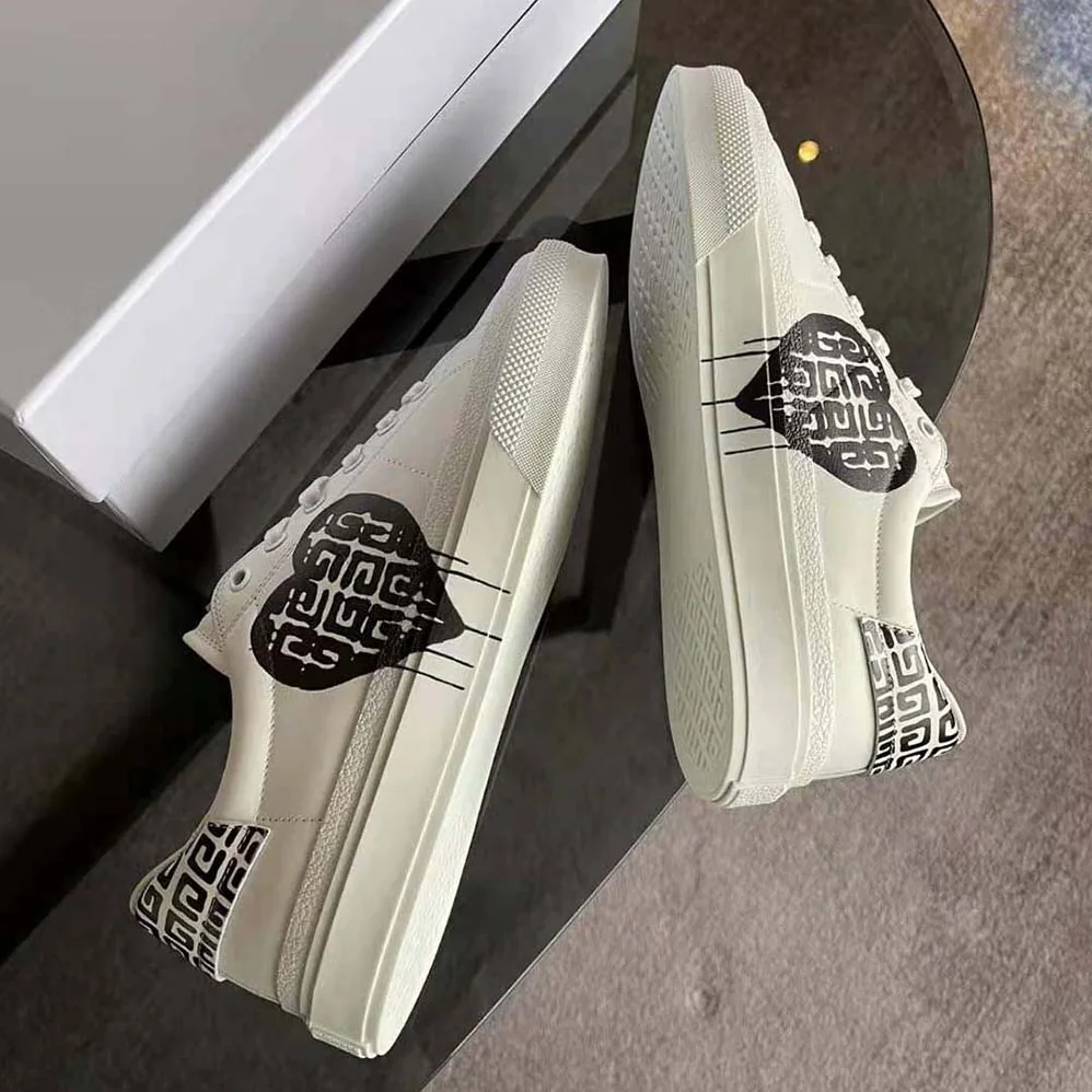 Givenchy Sneakers in Leather with Tag Effect 4G Print for Unisex in White