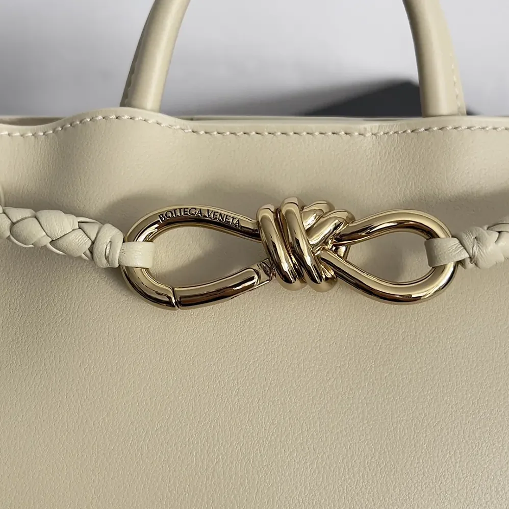 Bottega Veneta Andiamo in Silky Calf Leather-810214V4O922190 for Women