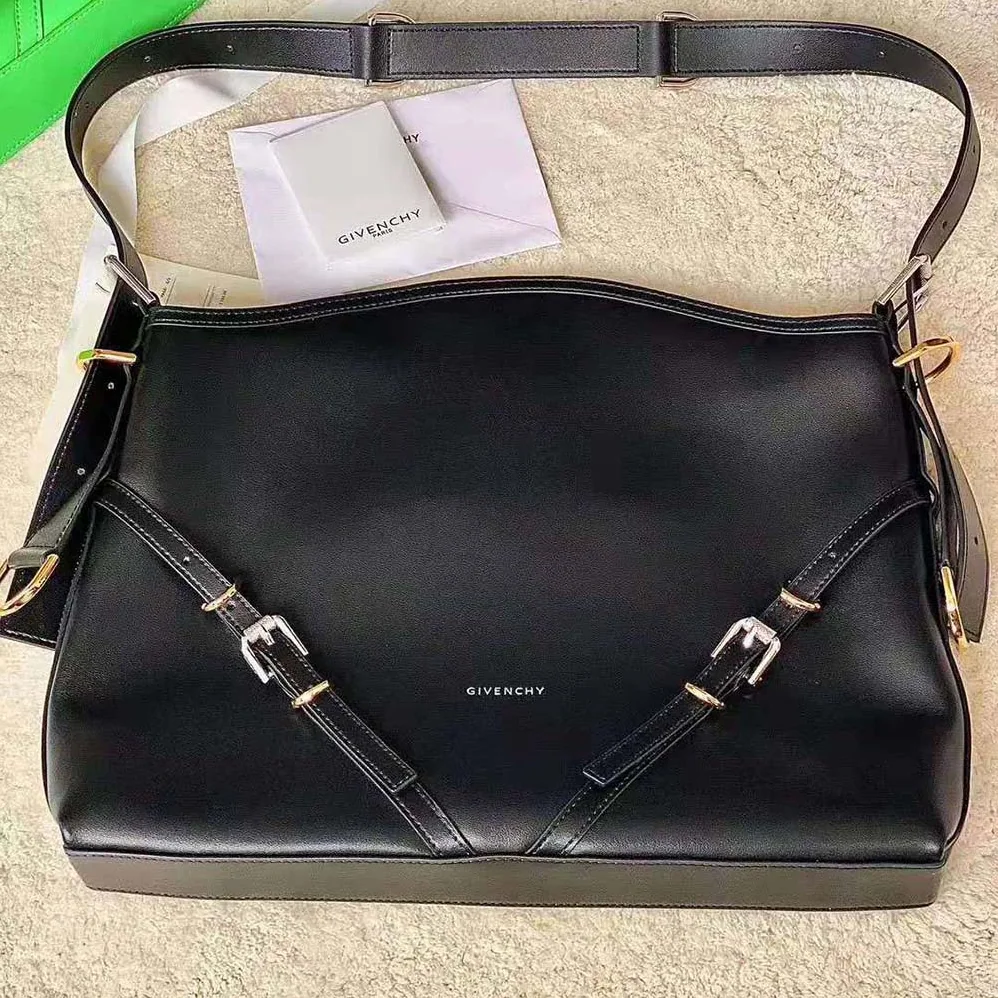 Givenchy Medium Voyou Bag in Leather for Women in Black Givenchy Medium Voyou Bag in Leather for Women in Black