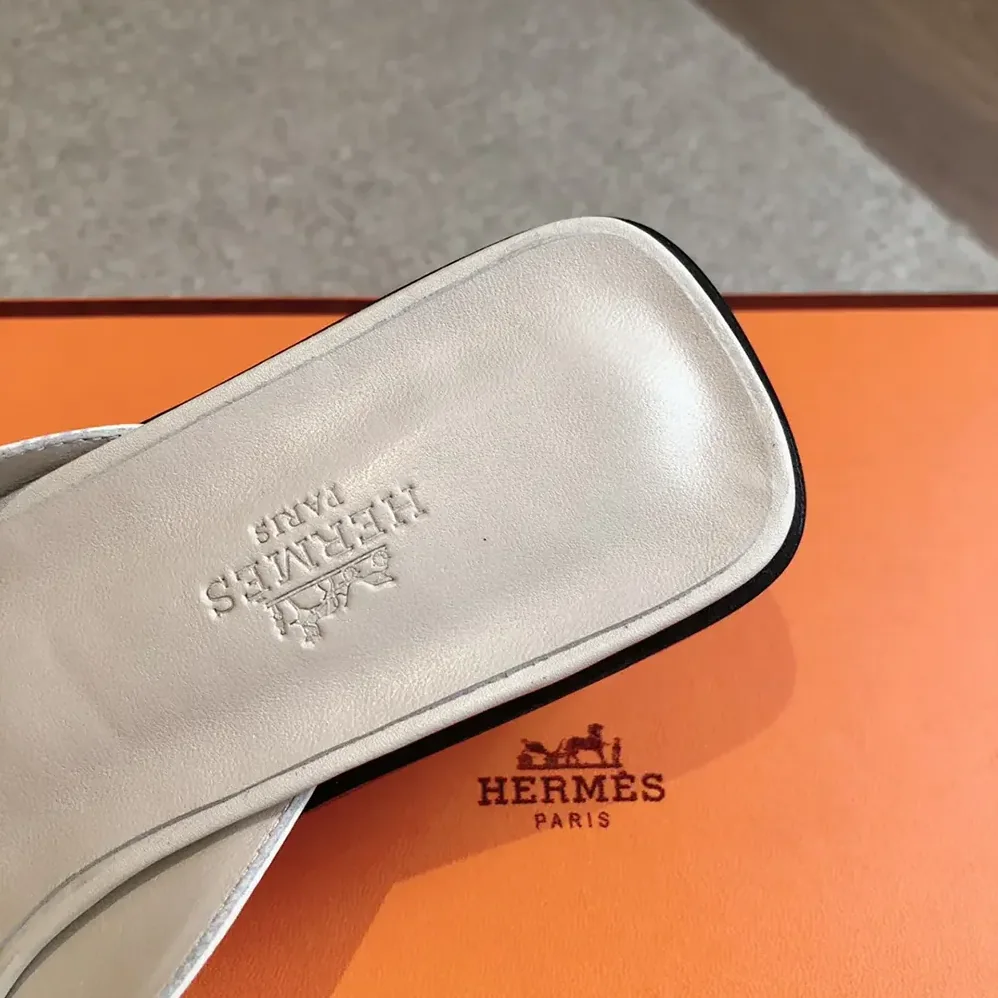 Hermes Ilot 50 Sandal in Calfskin Leather-White H241142Z for Women Hermes Ilot 50 Sandal in Calfskin Leather-White H241142Z for Women