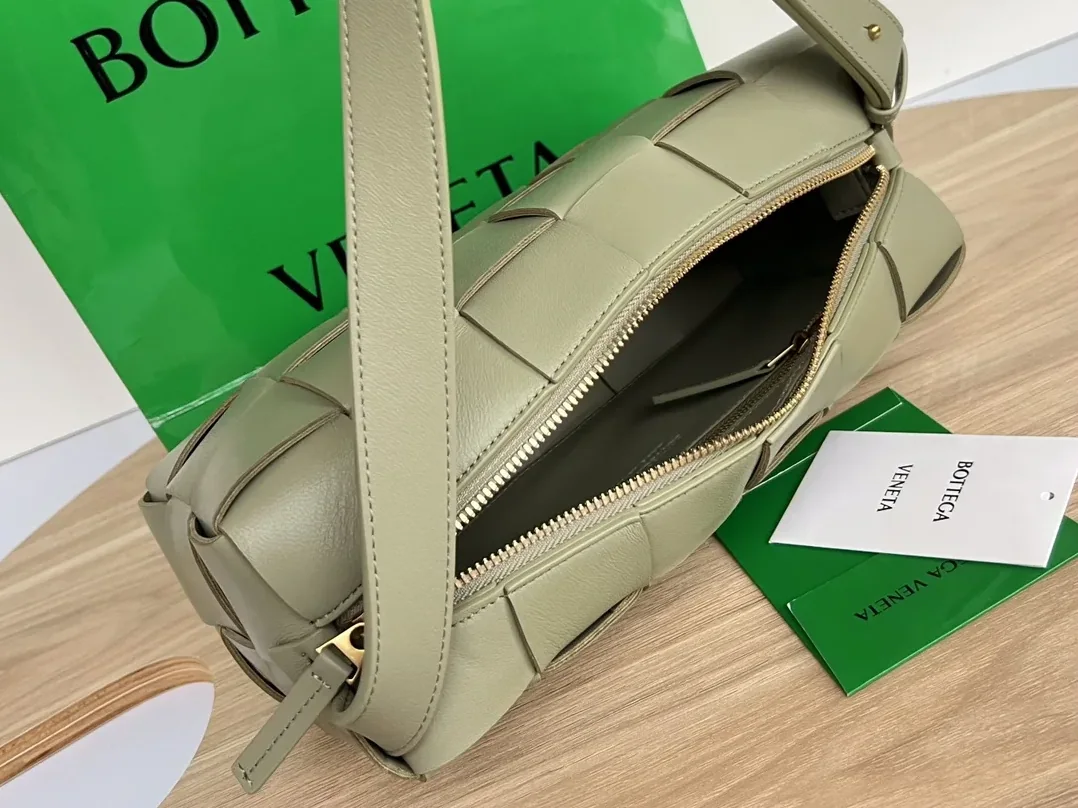 Bottega Veneta Brick Cassette Beige Bottega Veneta Brick Cassette Beige
