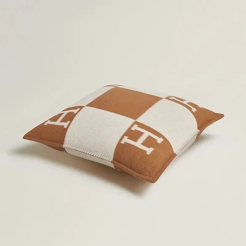 Bedding Set Hermes: Avalon Throw Blanket + Avalon Pillow