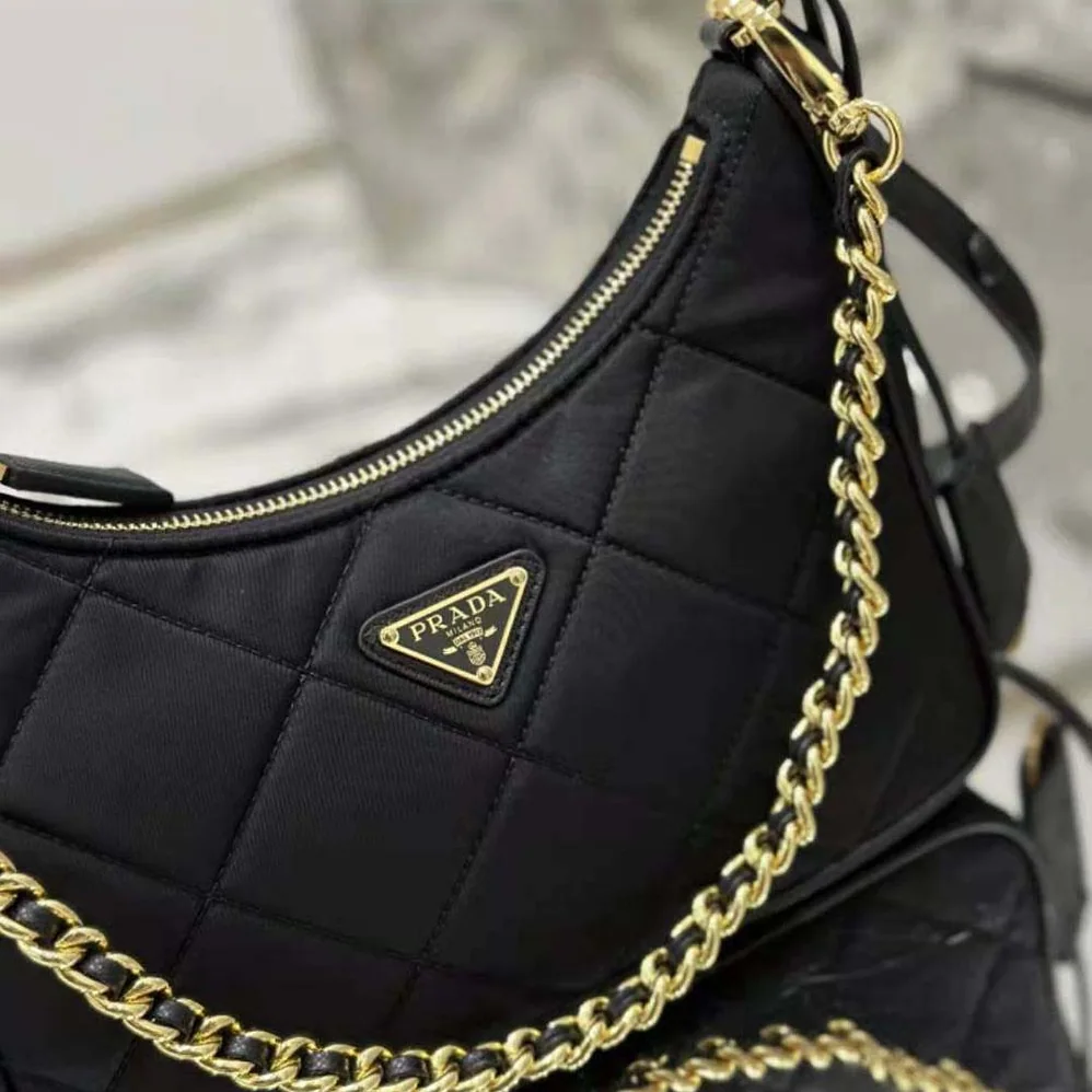 Prada Re-Edition 1995 Chaîne Re-Nylon Mini-bag for Women in Black Prada Re-Edition 1995 Chaîne Re-Nylon Mini-bag for Women in Black