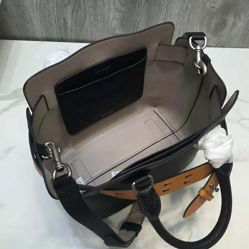Burberry The Medium Leather Belt Bag for Women in Black