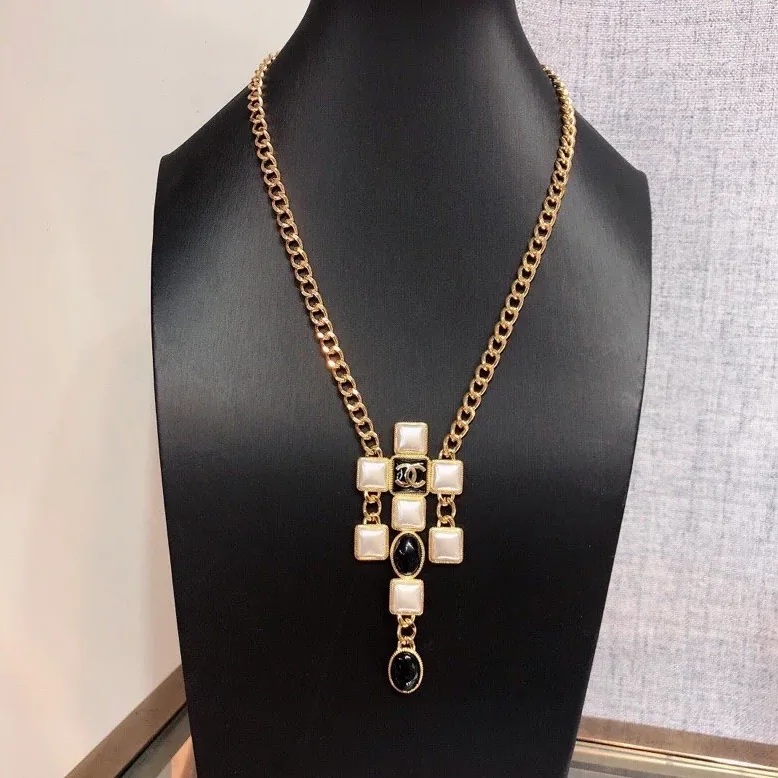 Morden Stone Necklace Gold Tone Morden Stone Necklace Gold Tone