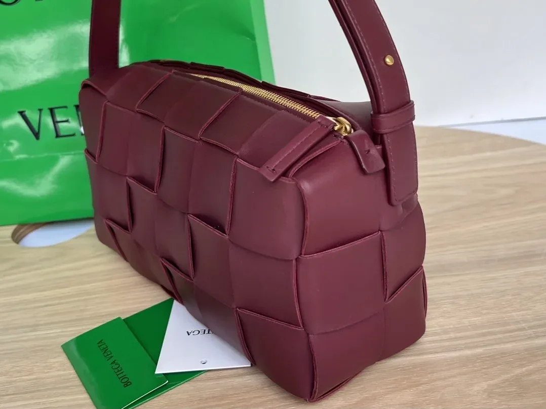 Bottega Veneta Brick Cassette Red Bottega Veneta Brick Cassette Red
