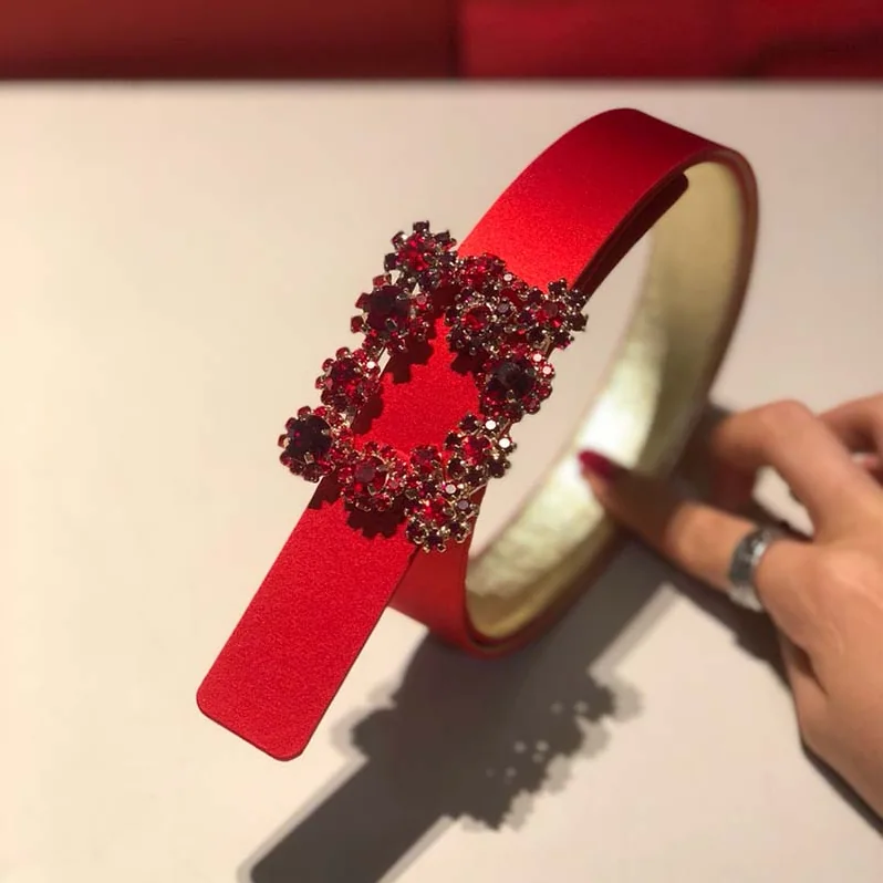 Roger Vivier Wome Flowers Belt in Silk Satin in Red