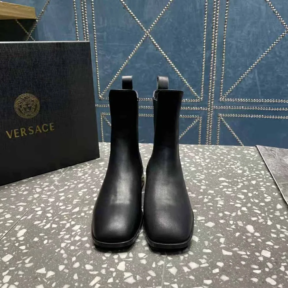 Versace Greca Chelsea Boots in Calf leather for Women in Black
