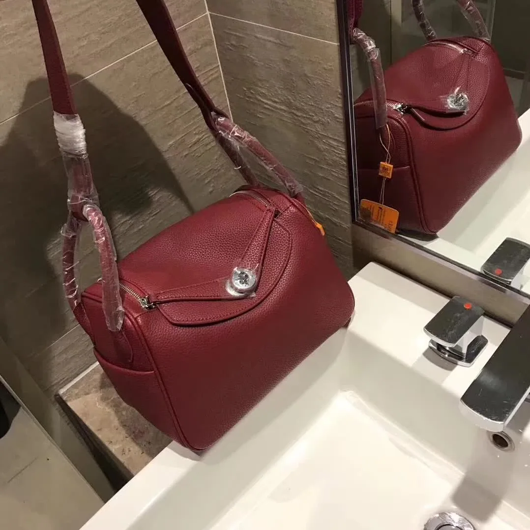 Hermes Lindy 30 Top Flap Leather Bag with Strap in Purple