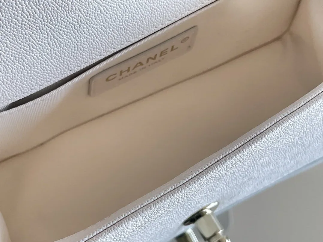 Chanel Mini Boy Flapbag White / Chanel Mini Boy Flapbag White /