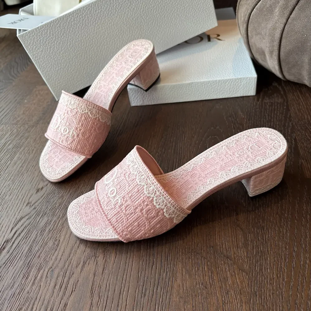 Dior Dioramour Dior Dentelle Heeled Slide Soupir Pink Dior Oblique Embroidered Cotton and White Lace for Women Dior Dioramour Dior Dentelle Heeled Slide Soupir Pink Dior Oblique Embroidered Cotton and White Lace for Women