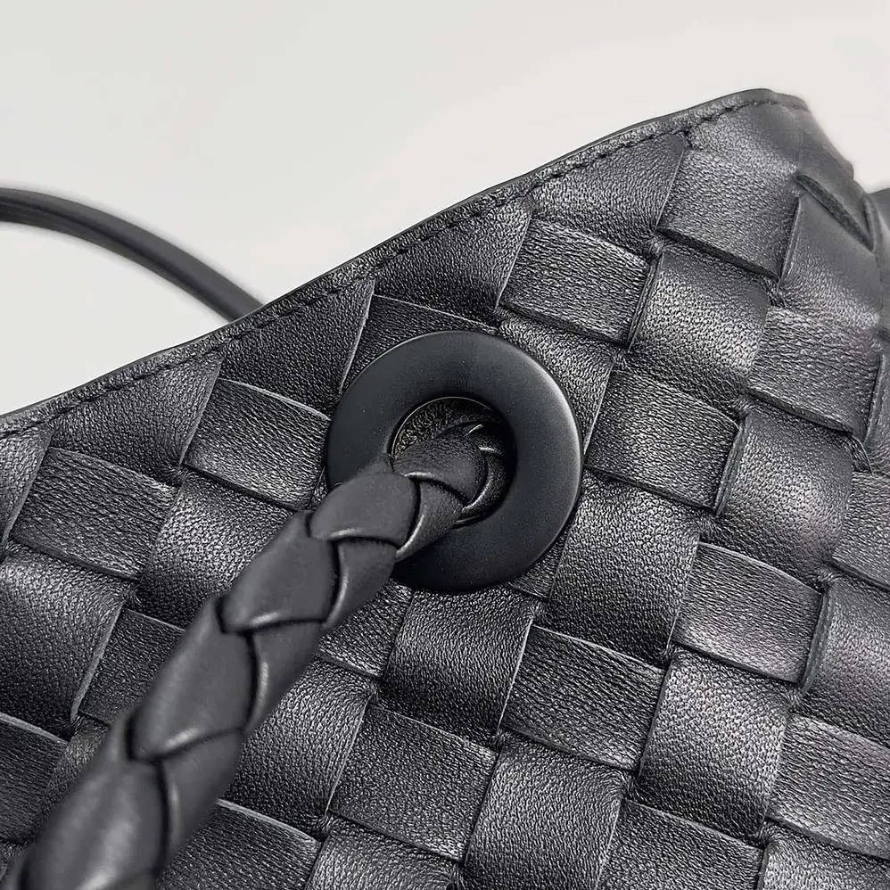 Bottega Veneta Large Andiamo in Lambskin Leather for Women in Black/Gold Bottega Veneta Large Andiamo in Lambskin Leather for Women in Black/Gold