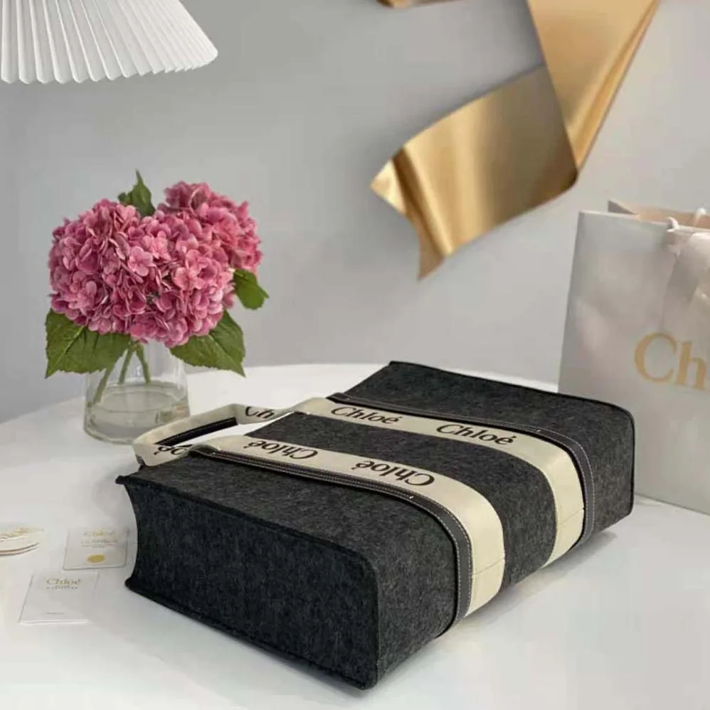 Chloe Large Woody Tote Bag in Recycled Felt and Shiny Calfskin for Women in Gray Chloe Large Woody Tote Bag in Recycled Felt and Shiny Calfskin for Women in Gray