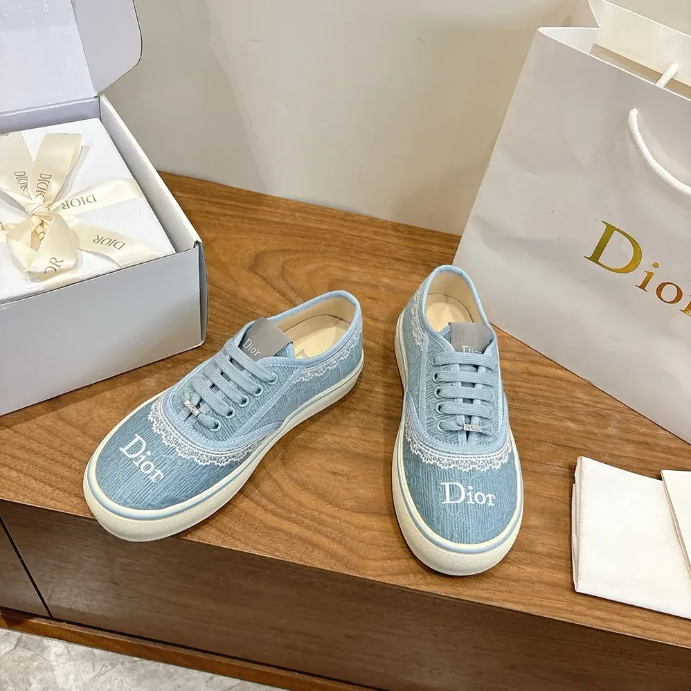 Dior Saltwind Sneaker Bleu Ciel Dior Oblique Embroidered Cotton and White Lace for Unisex Dior Saltwind Sneaker Bleu Ciel Dior Oblique Embroidered Cotton and White Lace for Unisex