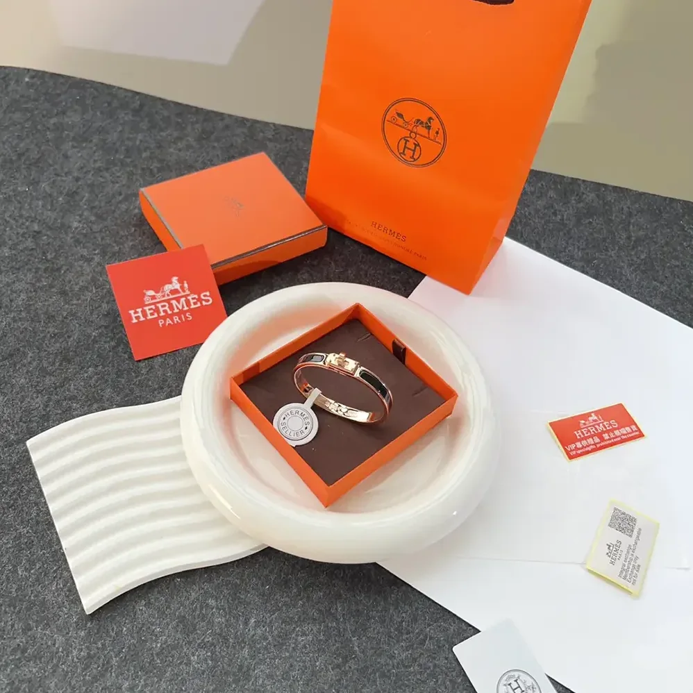 Hermes Mini Clic Kelly Bracelet for Unisex in Black Hermes Mini Clic Kelly Bracelet for Unisex in Black