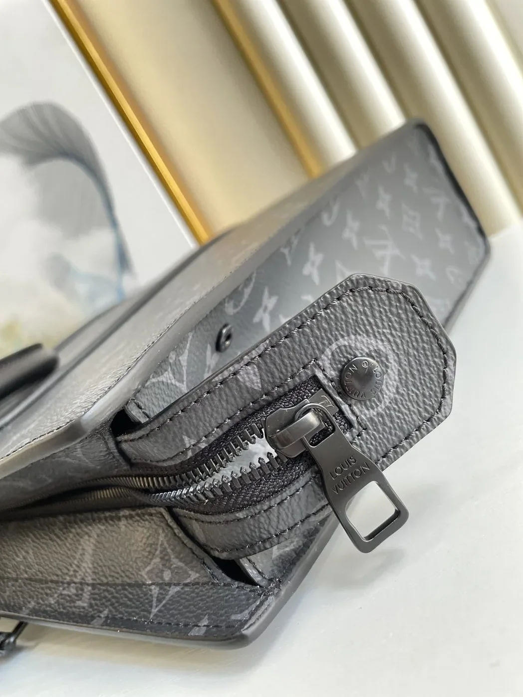 Louis Vuitton Sac Plat Horizontal Zippe Monogram Eclipse