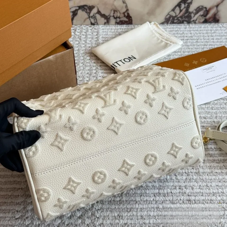 Louis Vuitton Speedy Bandouliere 25 Top Handle Bag in Cream Gold Hardware Louis Vuitton Speedy Bandouliere 25 Top Handle Bag in Cream Gold Hardware