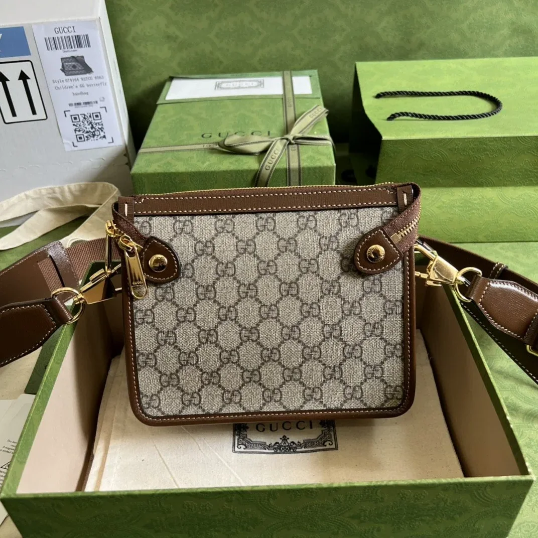 Gucci Messenger Bag With Interlocking G Beige And Ebony GG Supreme Canvas And Brown / GG 92THG Gucci Messenger Bag With Interlocking G Beige And Ebony GG Supreme Canvas And Brown / GG 92THG