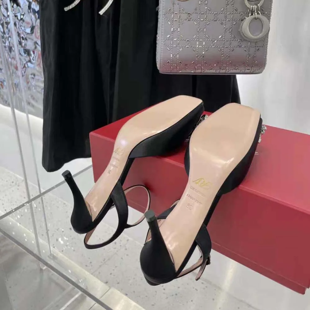 Roger Vivier Flower Strass Buckle Sandals in Satin for Women in Black