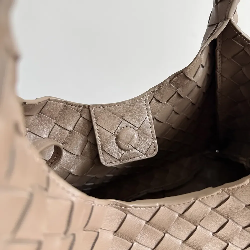 Bottega Veneta Small Campana for Women in Chocolate