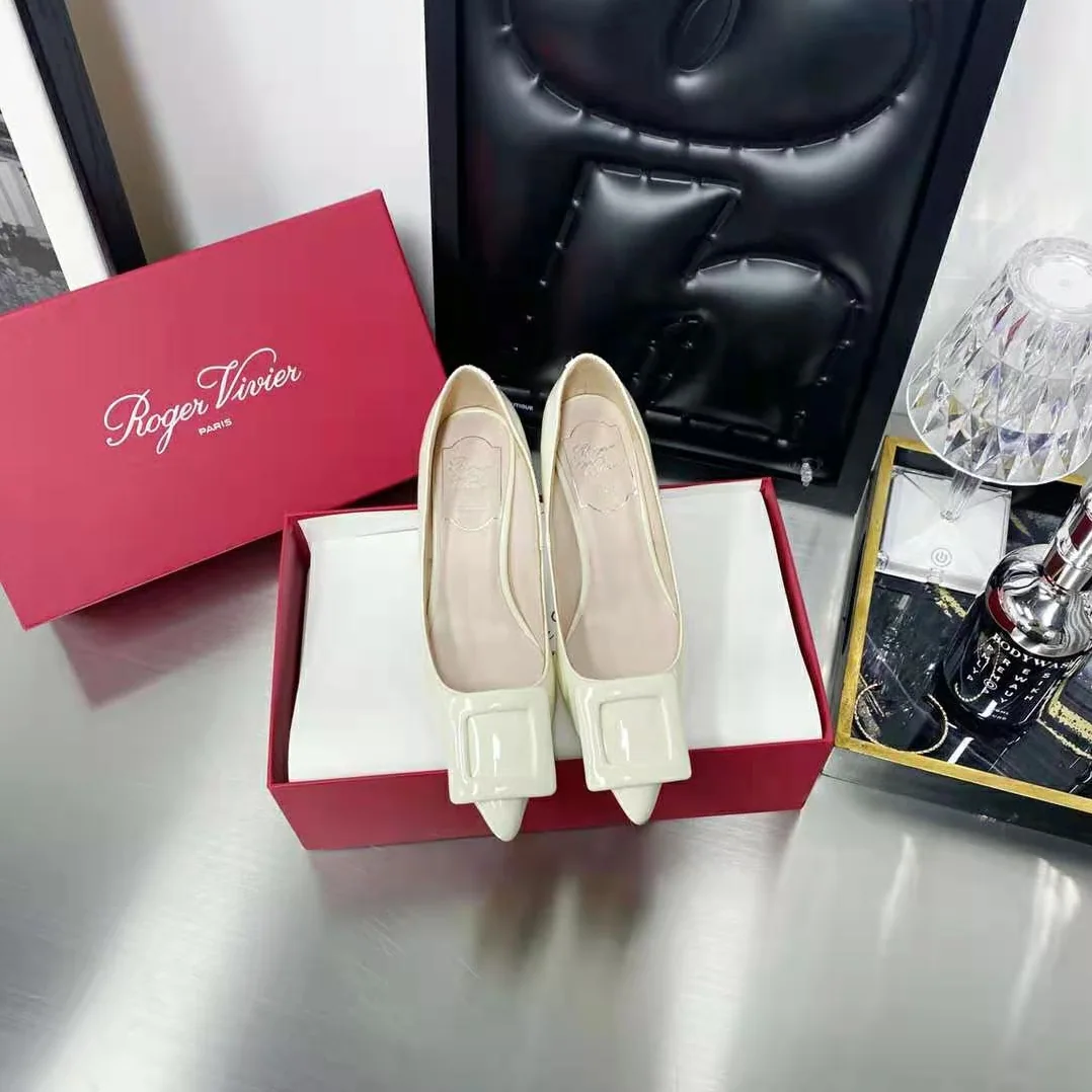 Roger Vivier Viv In The City Pumps in Patent Leather for Women in White Roger Vivier Viv In The City Pumps in Patent Leather for Women in White