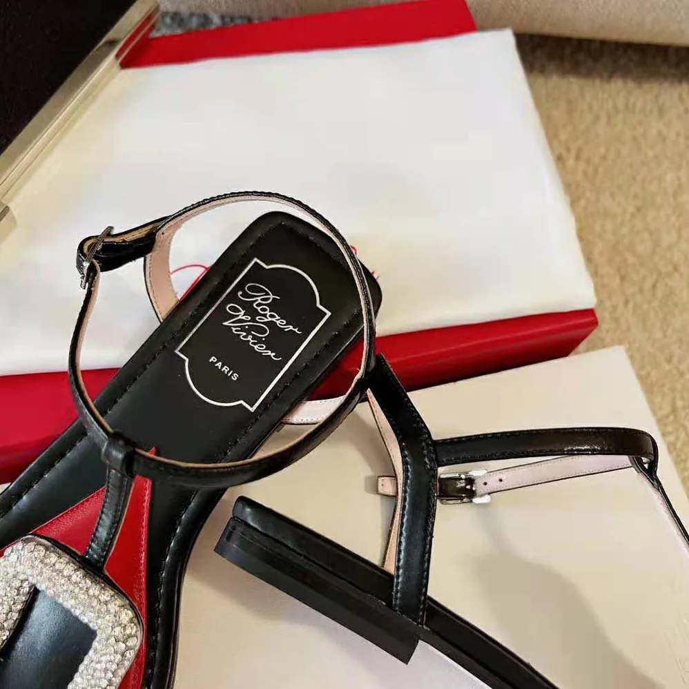 Roger Vivier Viv Choc Strass Buckle Thong Sandals in Leather for Women in Black Roger Vivier Viv Choc Strass Buckle Thong Sandals in Leather for Women in Black