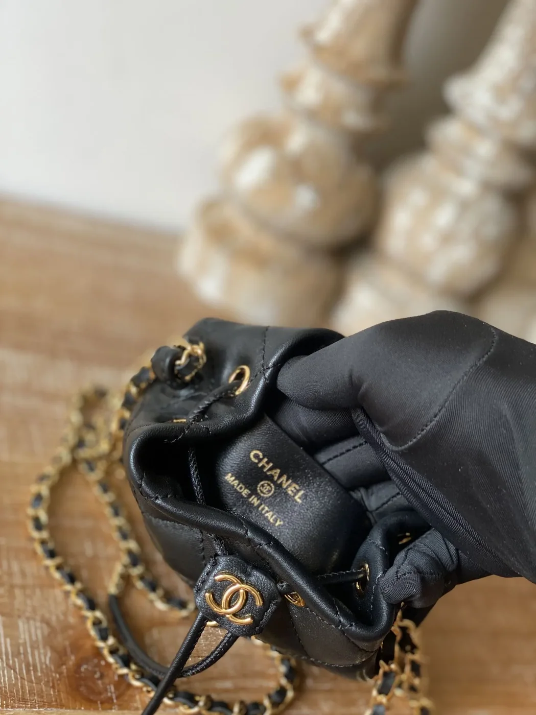 Chain Bucket Black in White / Chain Bucket Black in White /