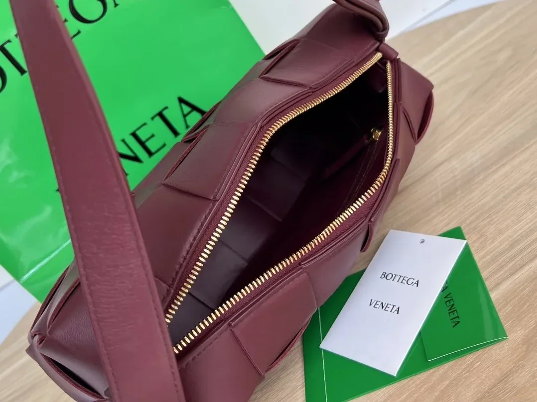 Bottega Veneta Brick Cassette Red Bottega Veneta Brick Cassette Red