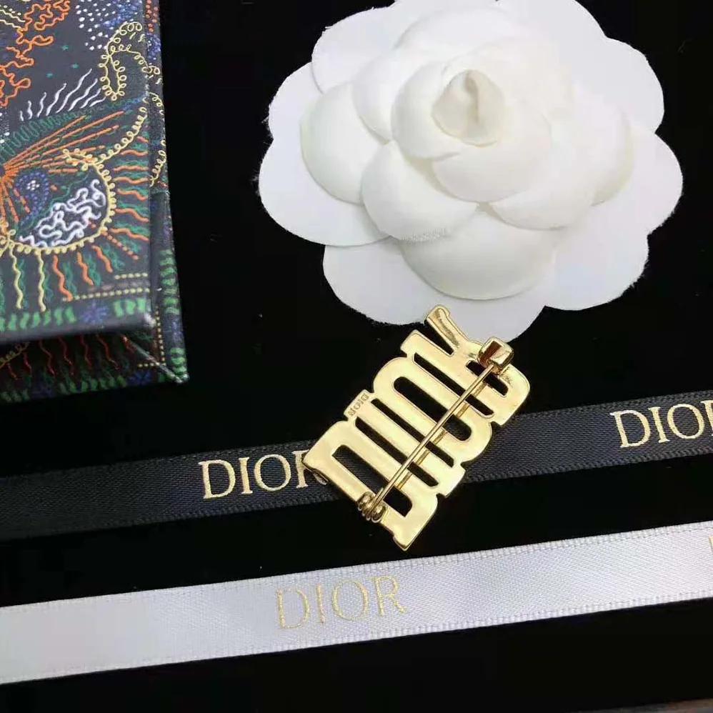 Dior Dio(r)evolution Brooch Gold-Finish Metal and White Resin Pearls for Women Dior Dio(r)evolution Brooch Gold-Finish Metal and White Resin Pearls for Women