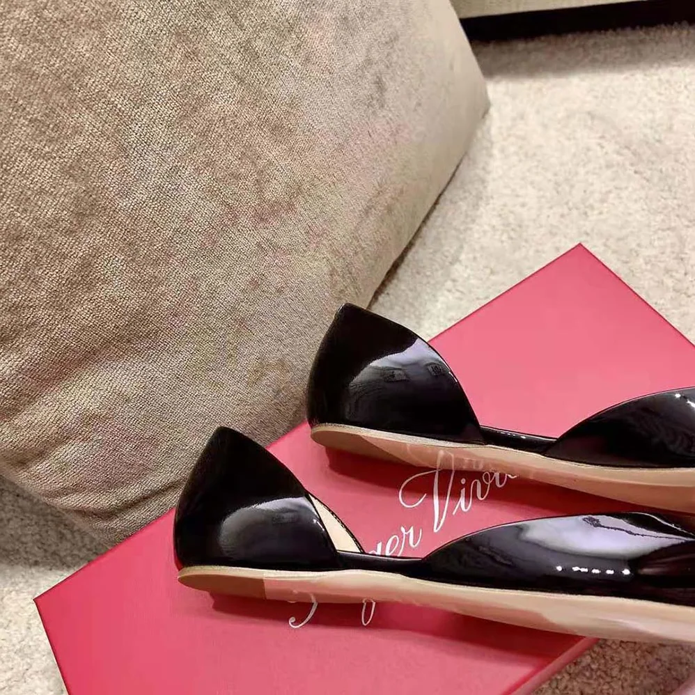 Roger Vivier Trompette Dorsay Metal Buckle Ballerinas in Patent Leather for Women in Black Roger Vivier Trompette Dorsay Metal Buckle Ballerinas in Patent Leather for Women in Black