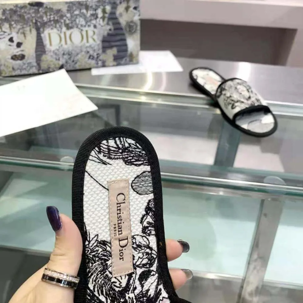 Dior Chez Moi Slide Black and White Dior Zodiac Embroidered Cotton for Women Dior Chez Moi Slide Black and White Dior Zodiac Embroidered Cotton for Women