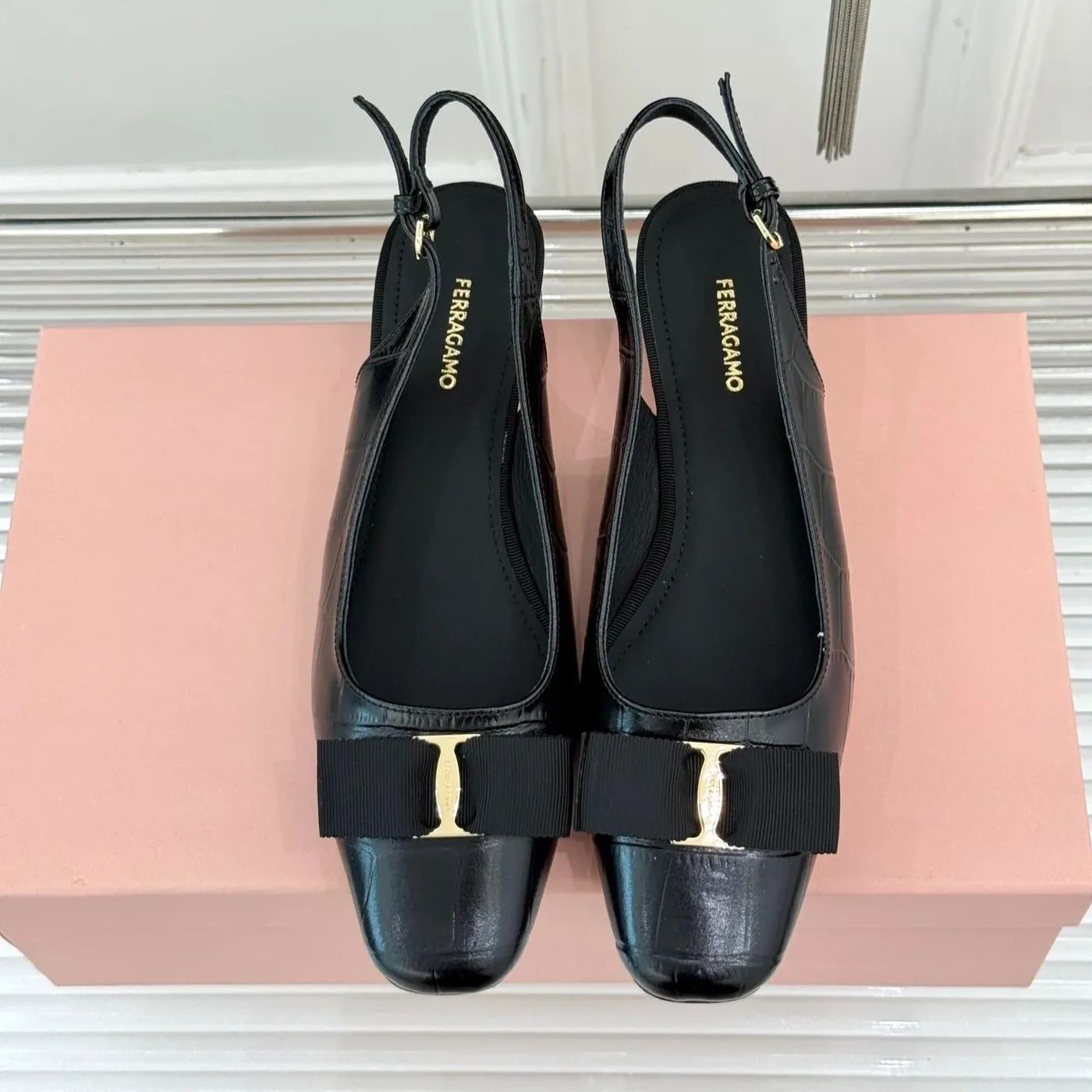 Ferragamo Varina Iconic Bow Slingback Black 01J702 Ferragamo Varina Iconic Bow Slingback Black 01J702